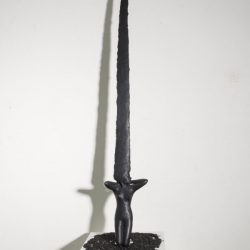 F.Tulli-LA-LAMA-DEI-TUOI-CAPELLI-DISCHIUDE-DOLCI-CRUDELTA-bronzo-h.cm-100-2012--600x831